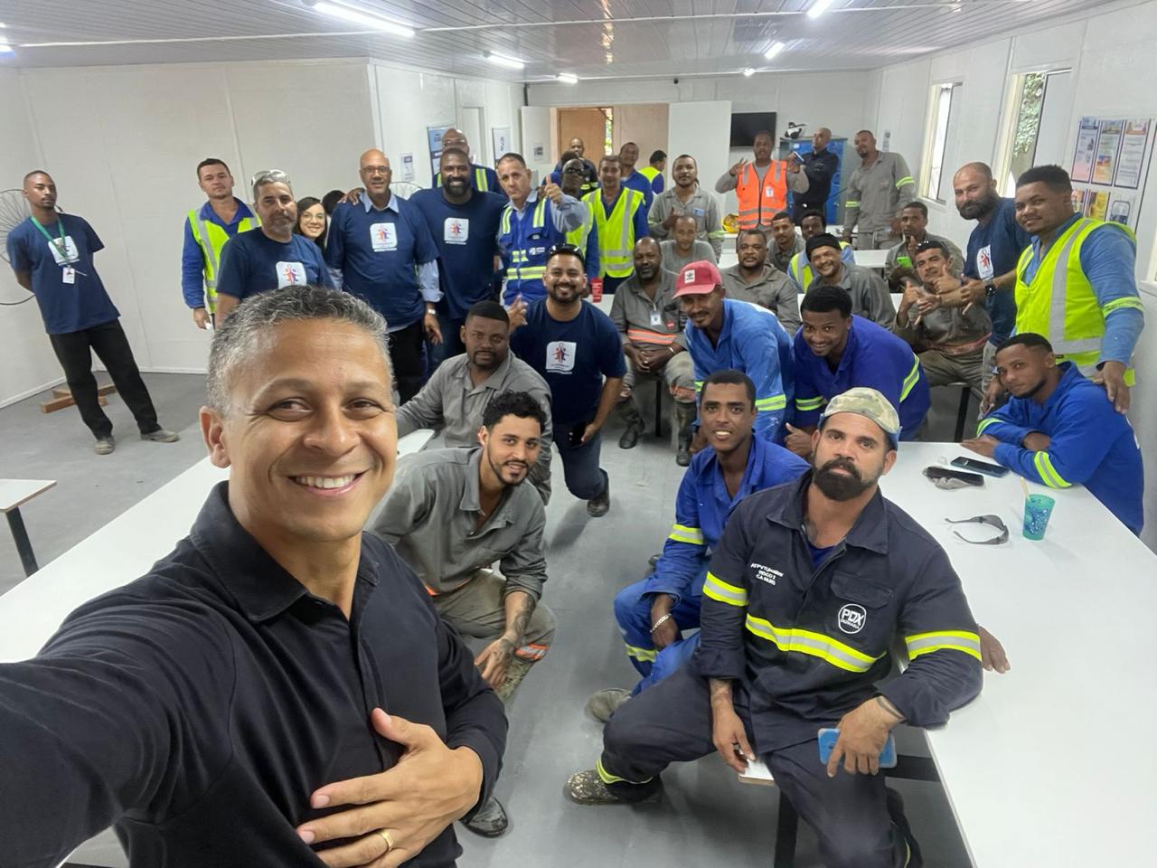 Palestra em ambiente industrial